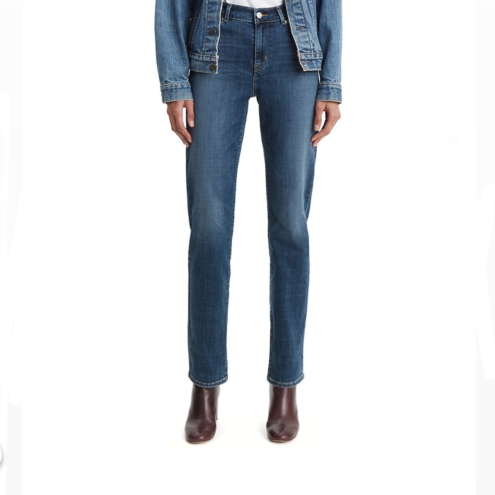 Levi’s straight leg 505 jeans medium wash in size 8 medium